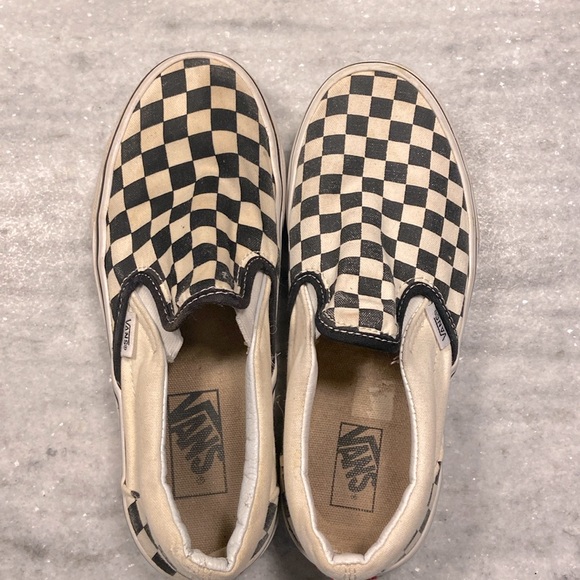 Women’s Vans (used) still very comfortable. size chart: UK 3 EUR 35 CM 22 - Picture 1 of 5